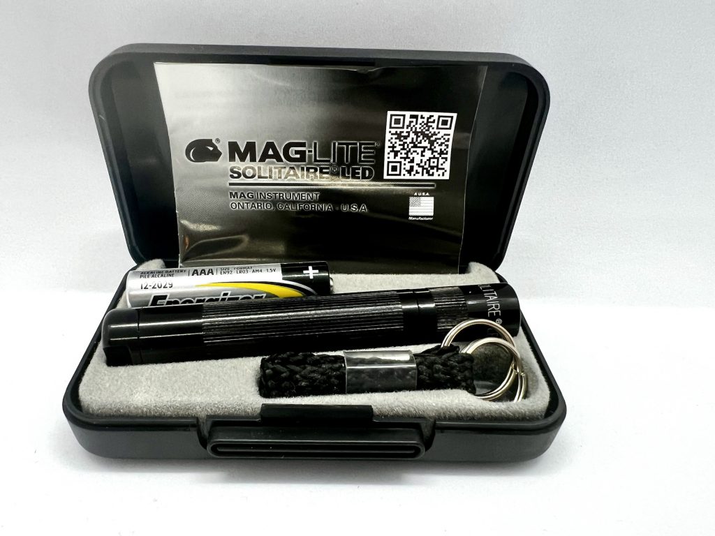 MagLite J3A012 Solitaire LED Taschenlampe in der Verpackung