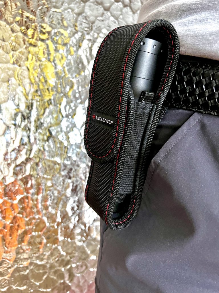Ledlenser P7R LED Taschenlampe im Etui am Hosengurt