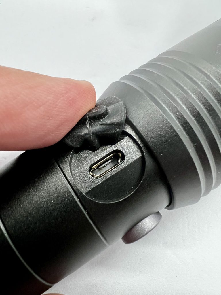 Ledlenser MT14 LED Taschenlampe Ladeport