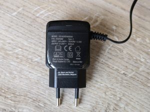 Ladegerät des Black+Decker ‎BDCDC18 Akku-Bohrschraubers in der Nahansicht
