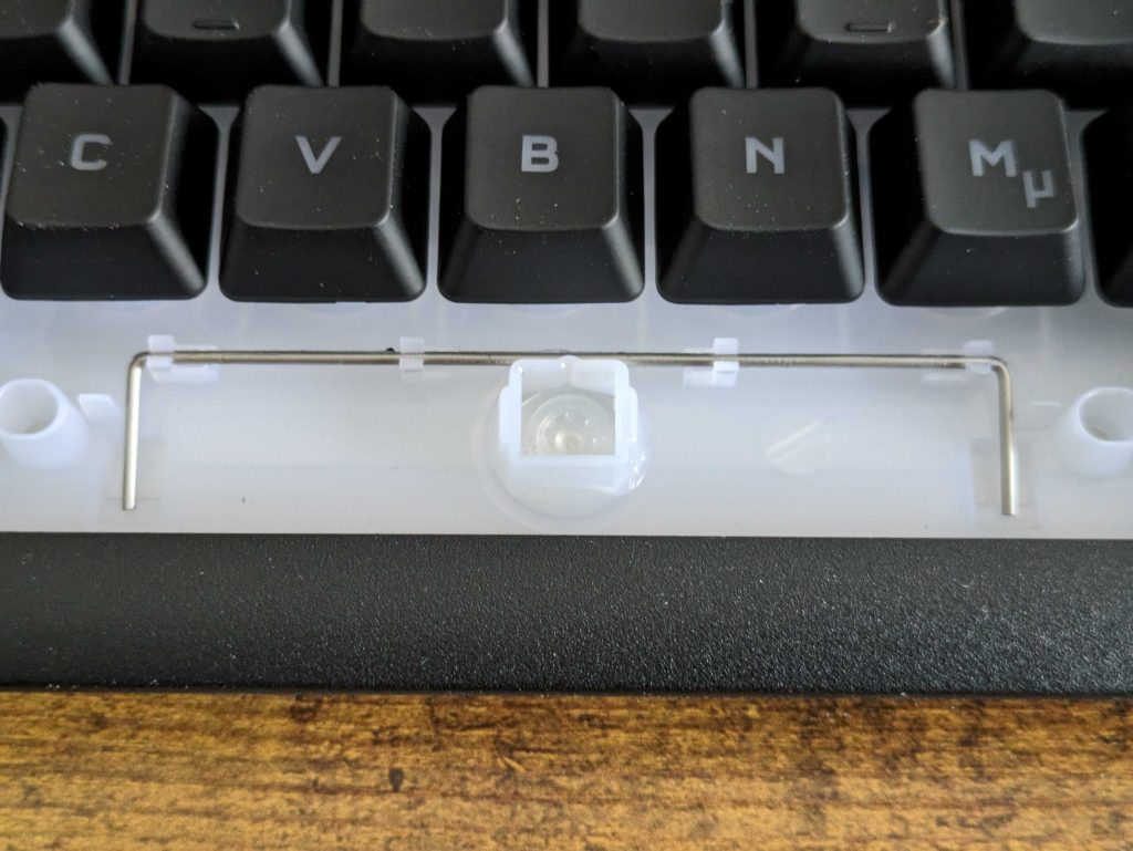 Leertaste der Corsair K55 RGB PRO Gaming-Tastatur ohne Kappe und ohne Beleuchtung