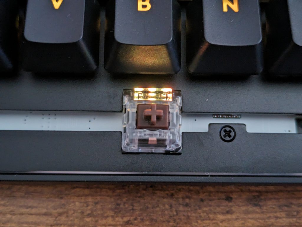 Leertaste der Logitech G PRO X TKL LIGHTSPEED Gaming-Tastatur ohne Tastenkappe und mit Beleuchtung