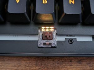 Leertaste der Logitech G PRO X TKL LIGHTSPEED Gaming-Tastatur ohne Tastenkappe und mit Beleuchtung