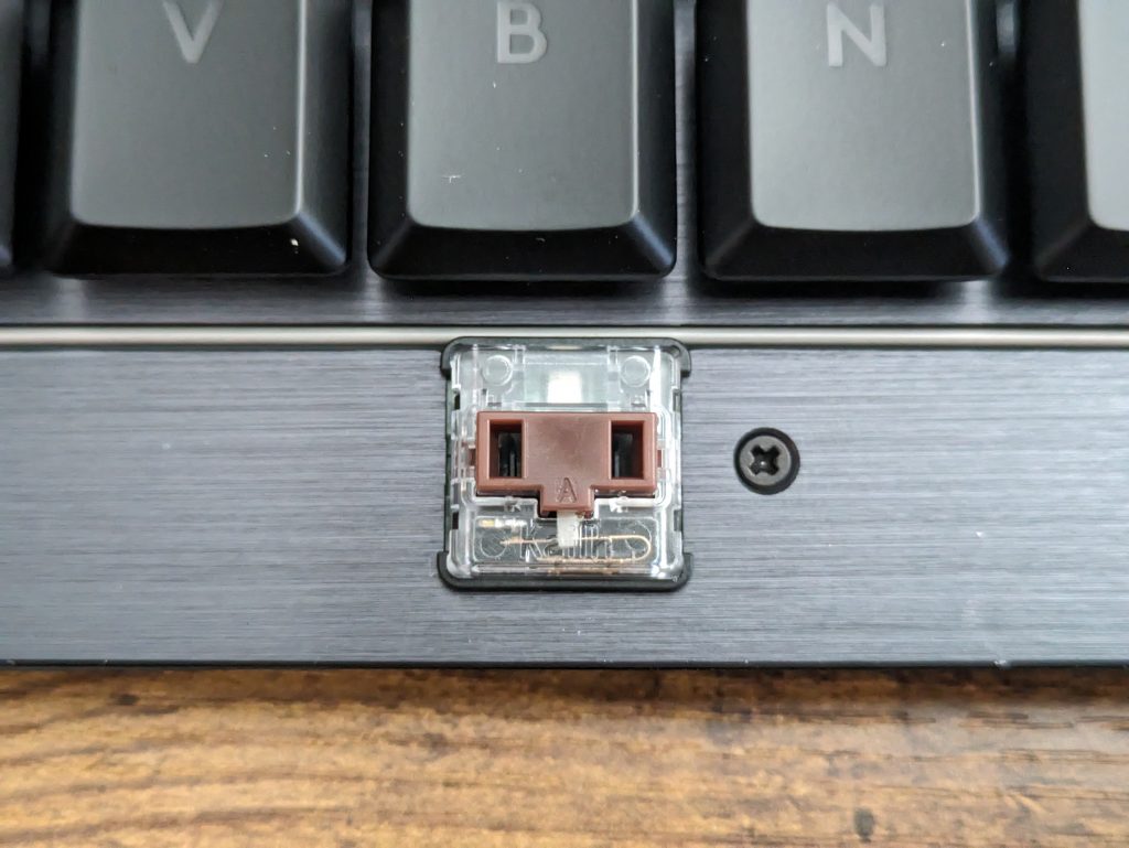 Leertaste der Logitech G915 LIGHTSPEED TKL Gaming-Tastatur ohne Tastenkappe und Beleuchtung