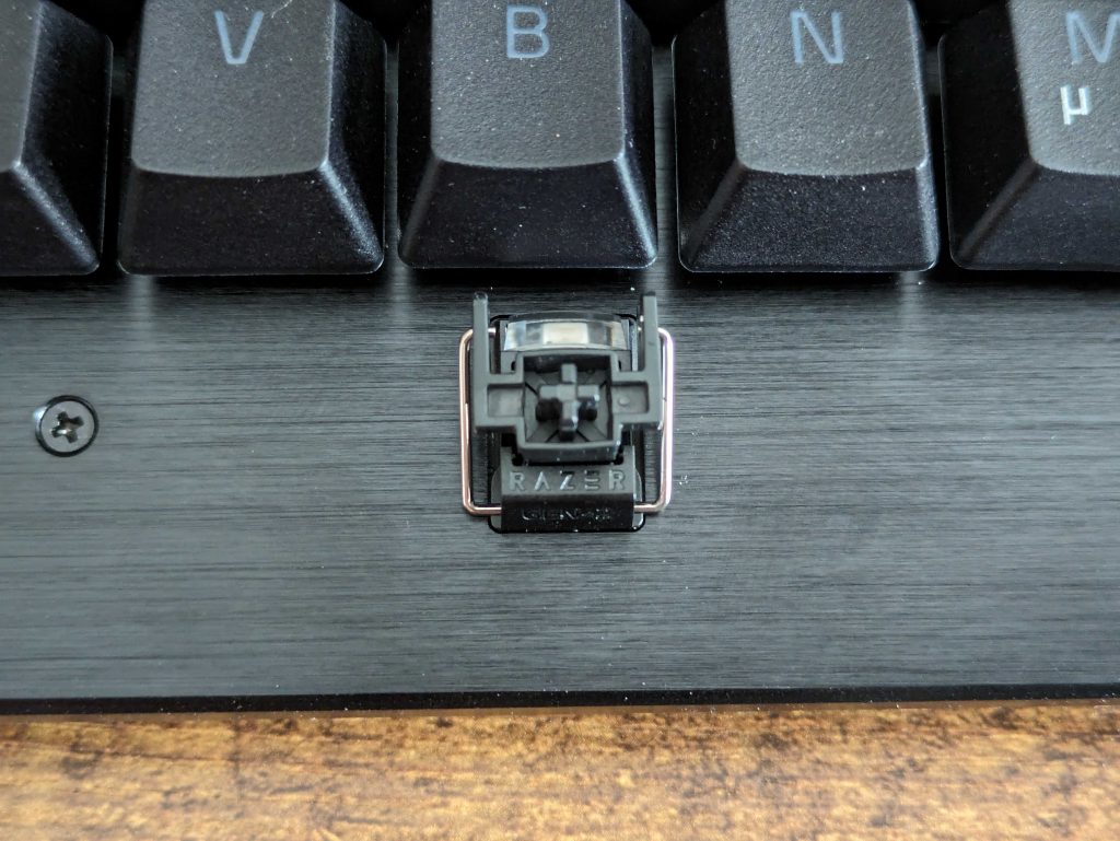 Leertaste der Razer Huntsman V3 Pro Tenkeyless Gaming-Tastatur ohne Tastenkappe und Beleuchtung