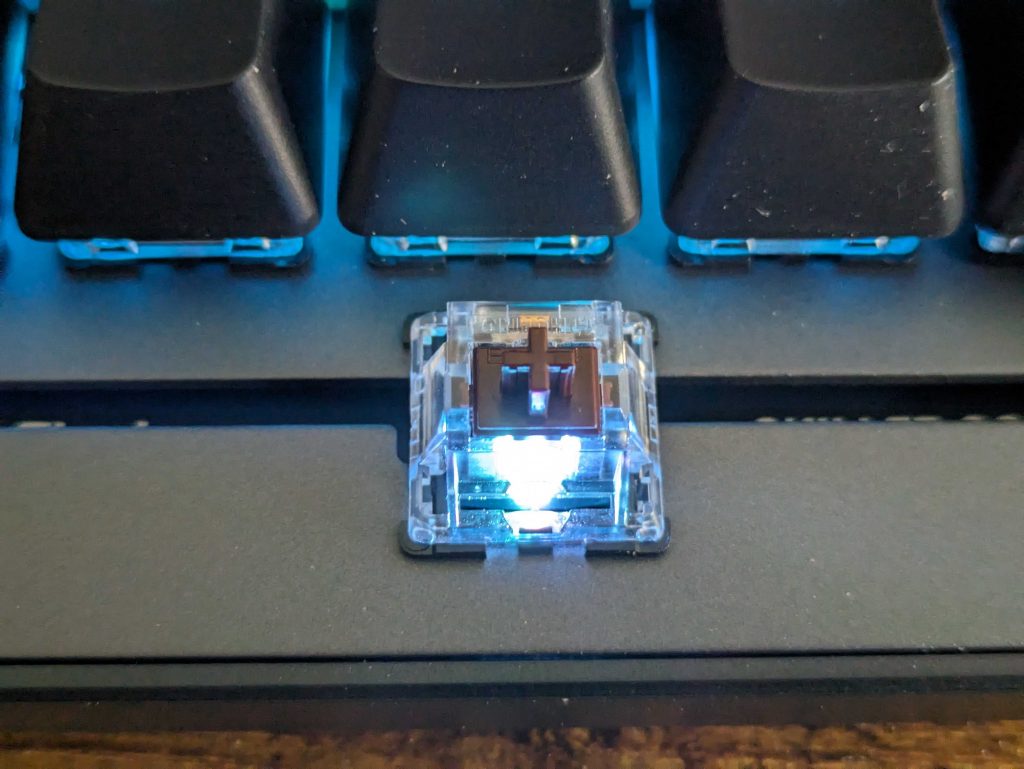 Leertaste der Sharkoon Skiller SGK20 Gaming-Tastatur ohne Tastenkappe und mit Beleuchtung