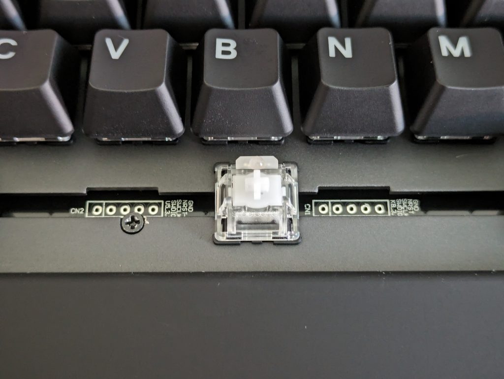 Leertaste der SteelSeries Apex Pro HyperMagnetic Gaming-Tastatur ohne Tastenkappe und Beleuchtung
