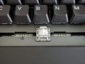Leertaste der SteelSeries Apex Pro HyperMagnetic Gaming-Tastatur ohne Tastenkappe und Beleuchtung