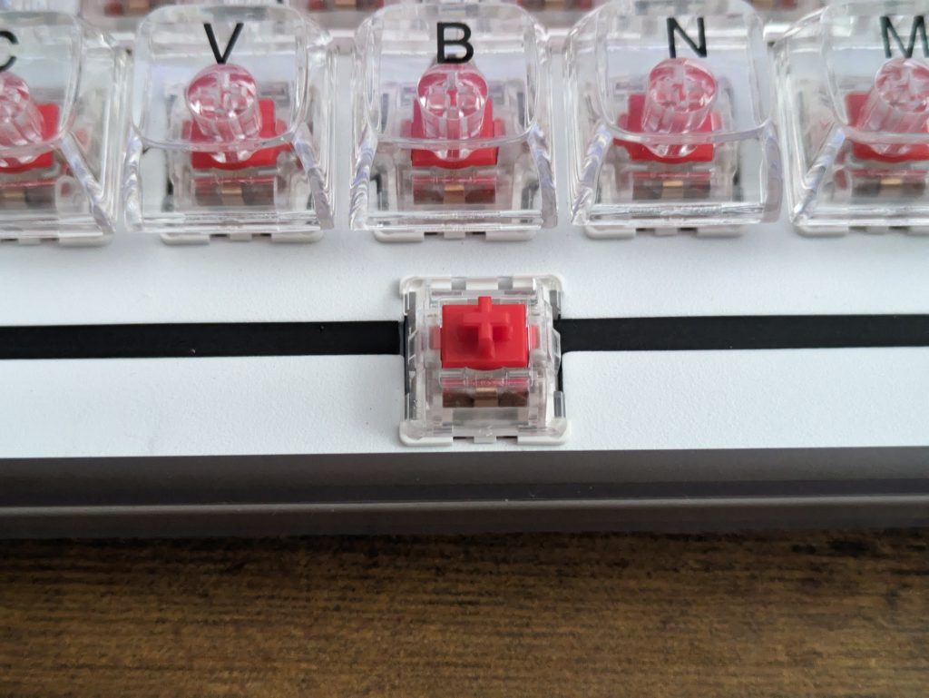 Leertaste der TECURS KB510 Gaming-Tastatur ohne Tastenkappe und Beleuchtung