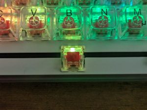 Leertaste der TECURS KB510 Gaming-Tastatur ohne Tastenkappe und mit Beleuchtung