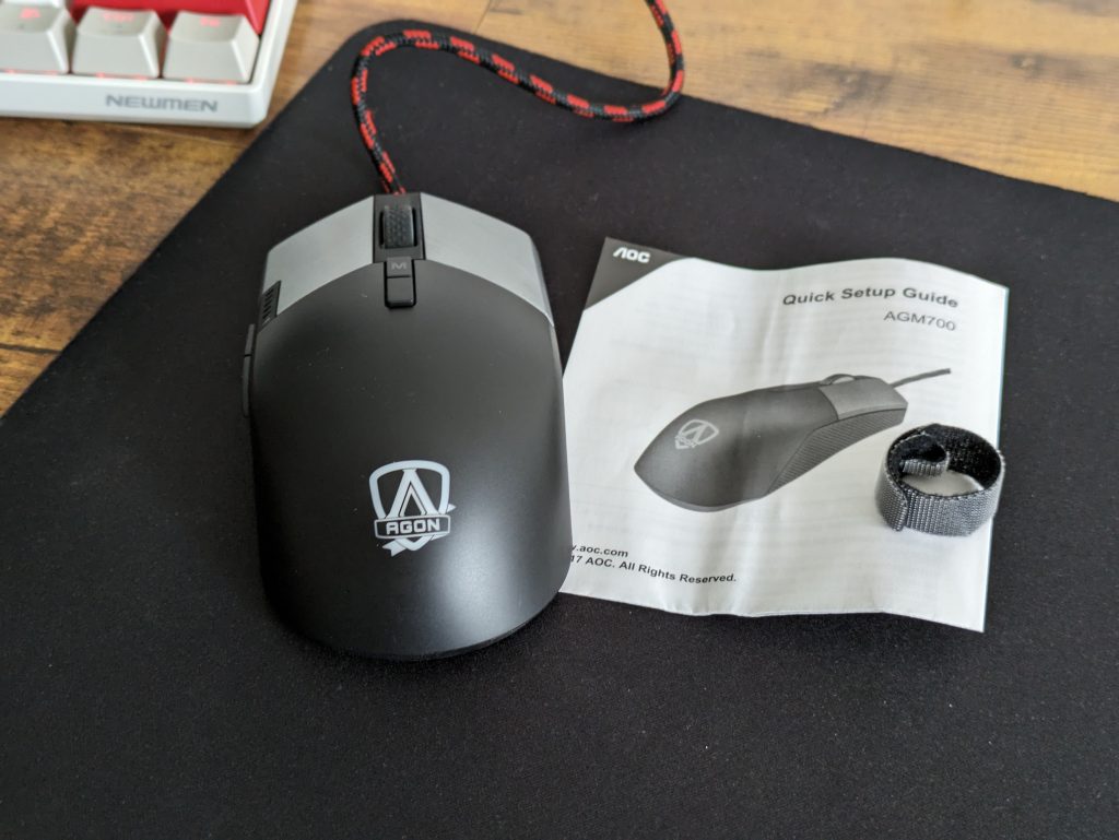 Lieferumfang der AOC Agon AGM700 Gaming-Maus