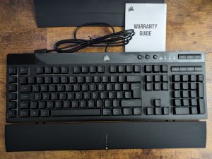 Lieferumfang der Corsair K55 RGB PRO Gaming-Tastatur