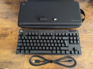Lieferumfang der Logitech G PRO X TKL LIGHTSPEED Gaming-Tastatur
