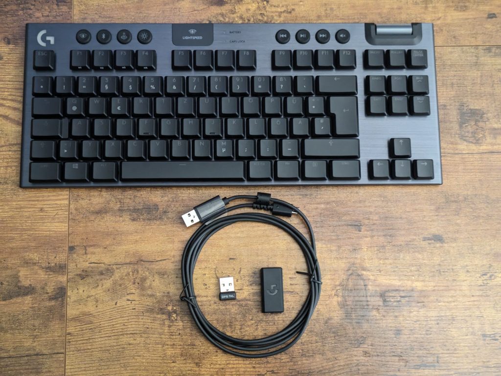 Lieferumfang der Logitech G915 LIGHTSPEED TKL Gaming-Tastatur