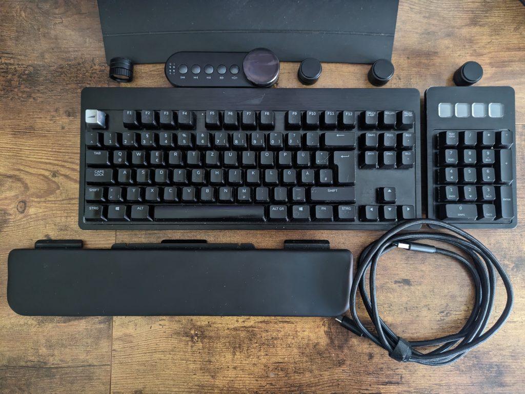 Lieferumfang der Mountain Everest Max Gaming-Tastatur