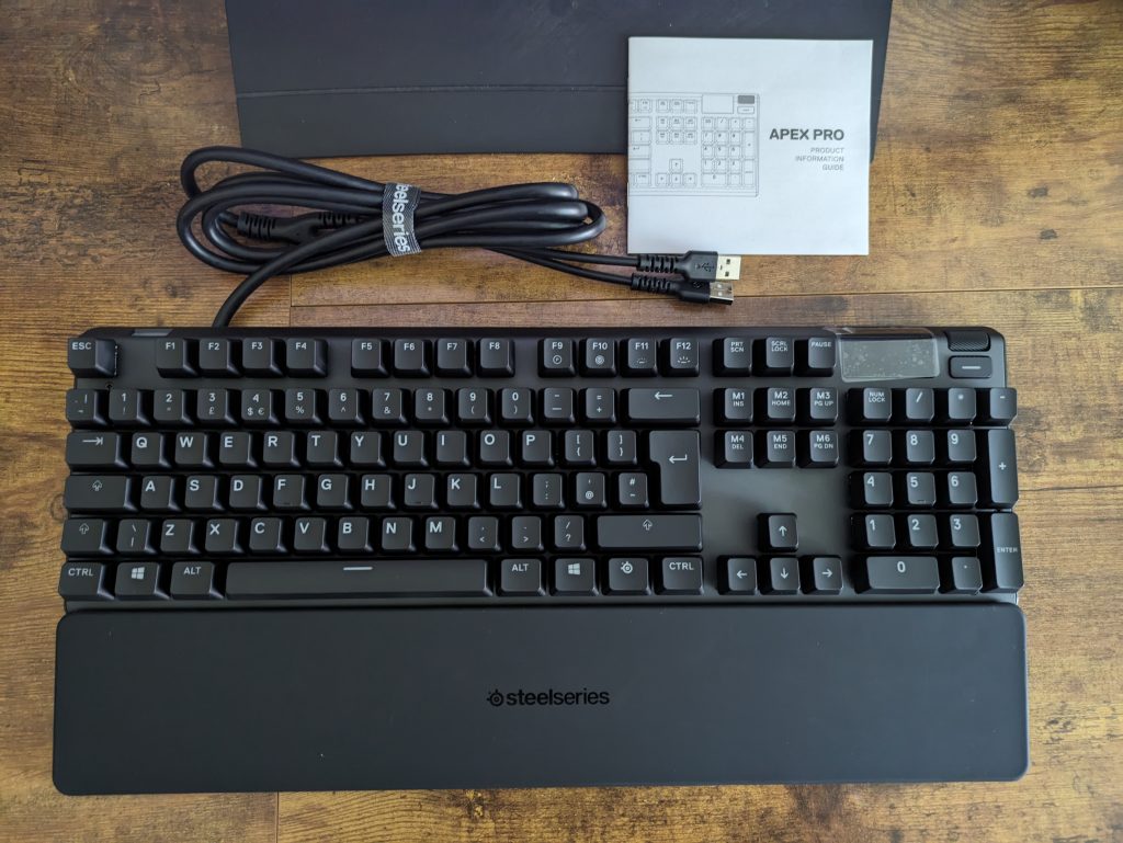 Lieferumfang der SteelSeries Apex Pro HyperMagnetic Gaming-Tastatur