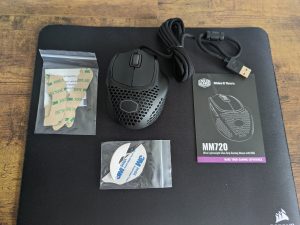 Lieferumfang er Cooler Master MM720 Gaming-Maus