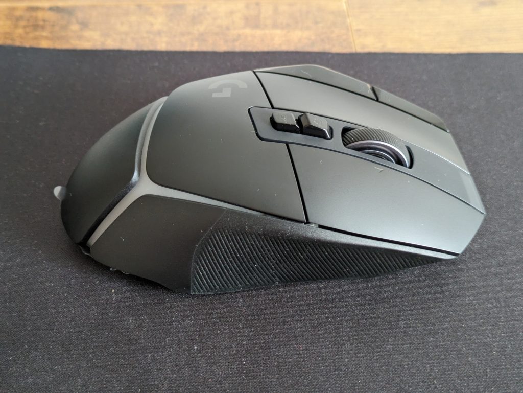 Logitech G502 X PLUS Gaming-Maus von der linken Seite
