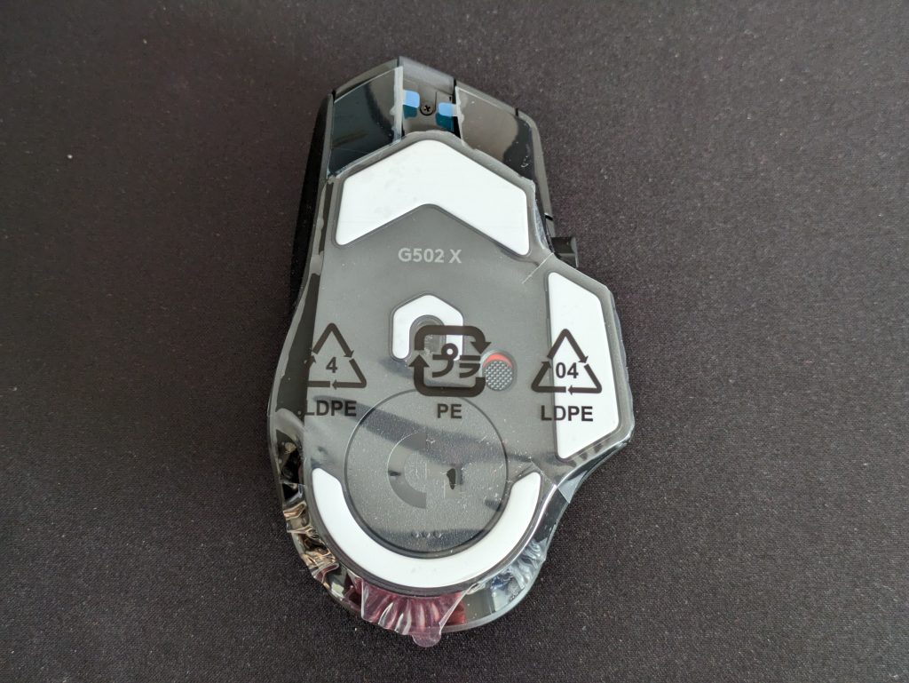 Logitech G502 X PLUS Gaming-Maus von unten mit Folie