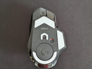 Logitech G502 X PLUS Gaming-Maus von unten ohne Folie