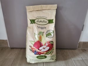 Lukullus Veggie Hundetrockenfutter Beutel von vorn