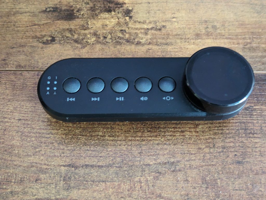Media-Dock der Mountain Everest Max Gaming-Tastatur von vorne