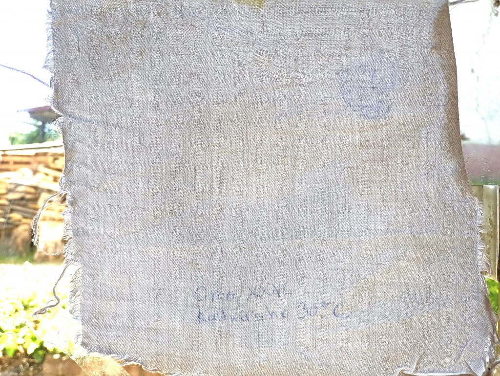 Omo XXXL Waschmittel, Waschergebnis Kaltwäsche 30 Grad, Durchlicht, unterer Abschnitt