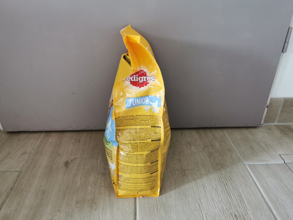Pedigree Vital Protection Junior Hundetrockenfutter Beutel seitlich 2
