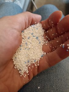 Persil Universal Megaperls Waschmittel, in der Hand