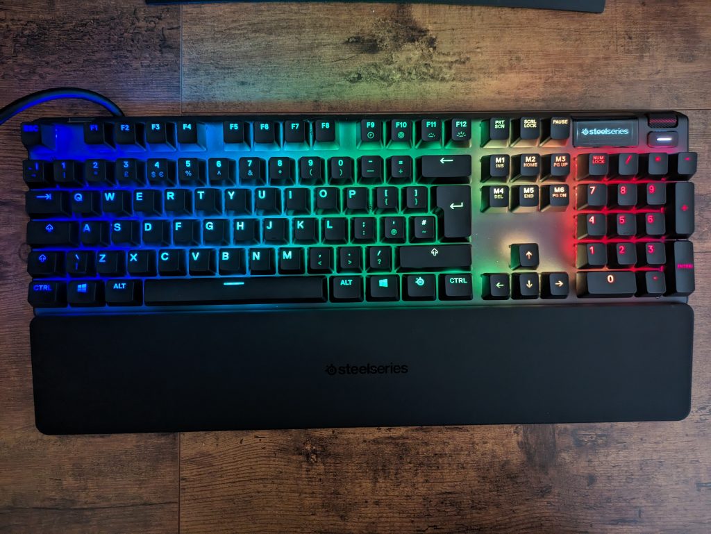 RGB-Beleuchtung der SteelSeries Apex Pro HyperMagnetic Gaming-Tastatur (3)