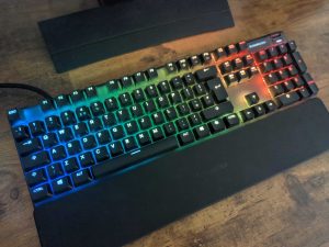 RGB-Beleuchtung der SteelSeries Apex Pro HyperMagnetic Gaming-Tastatur (5)