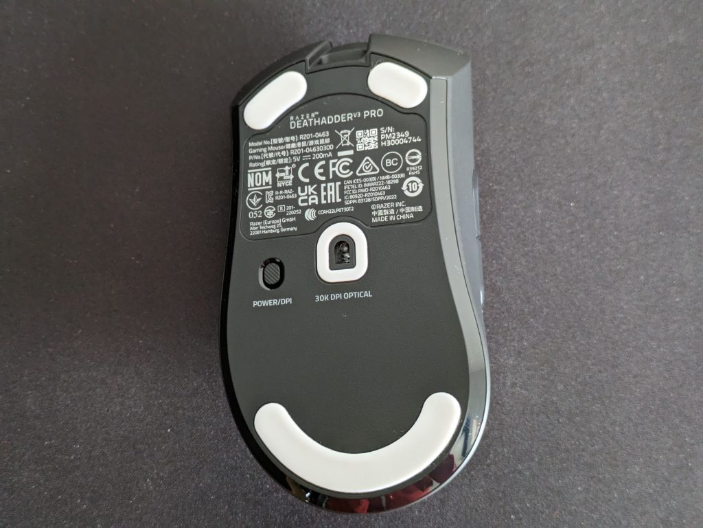 Razer Deathadder V3 Pro Gaming-Maus von unten ohne Folie