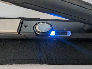 Remington Glätteisen S3500 Ceramic Straight 230 in Betrieb