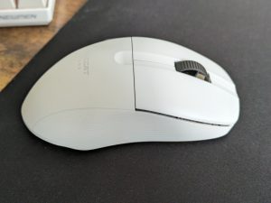 Roccat Kone Pro Air Gaming-Maus von der rechten Seite