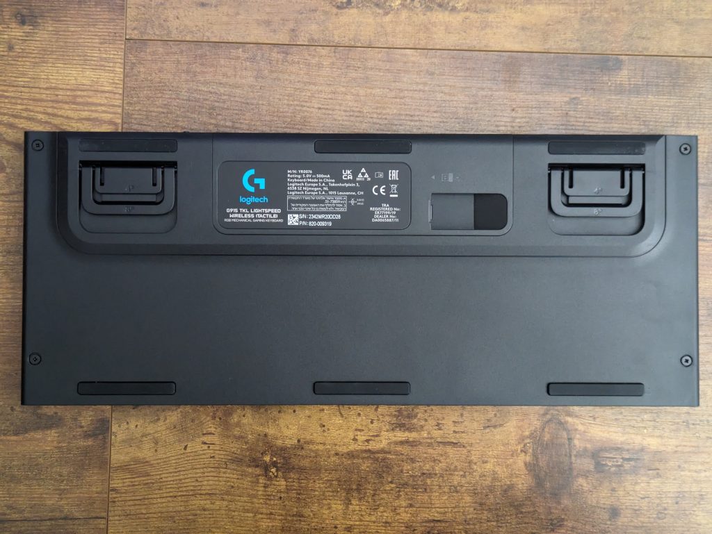 Rückseite der Logitech G915 LIGHTSPEED TKL Gaming-Tastatur