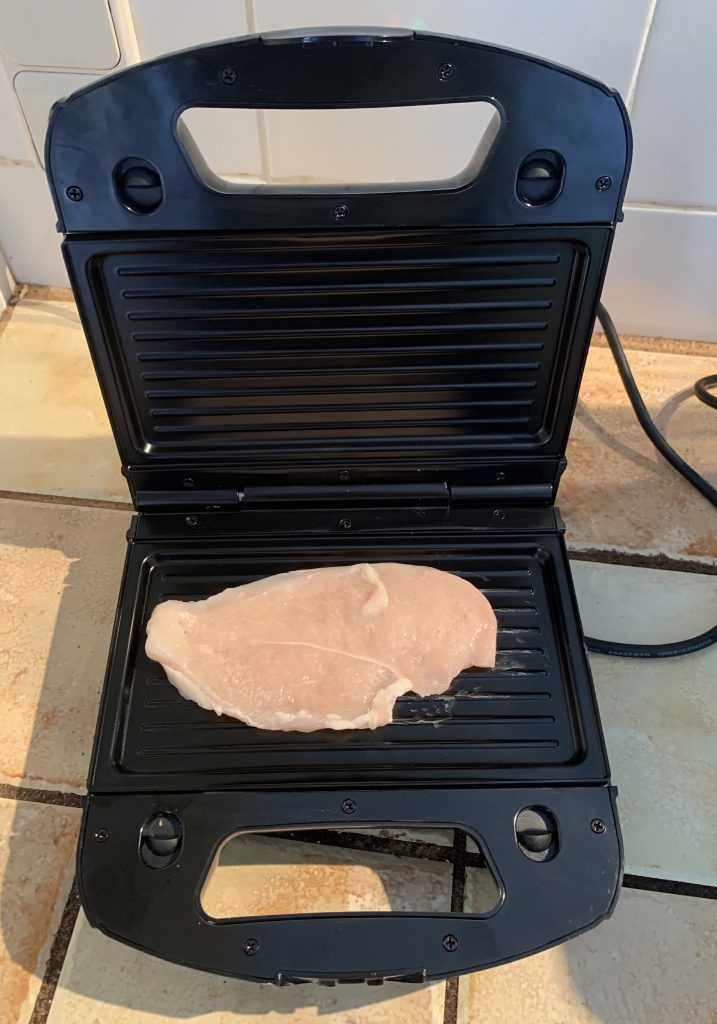 SEVERIN SA 2968 Sandwichmaker mit frisch aufgelegtem Hähnchenfilet