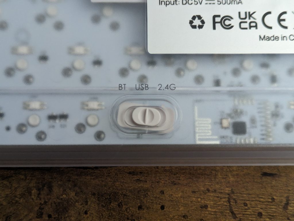 Schalter der TECURS KB510 Gaming-Tastatur für Bluetooth und 2,4 Gigahertz