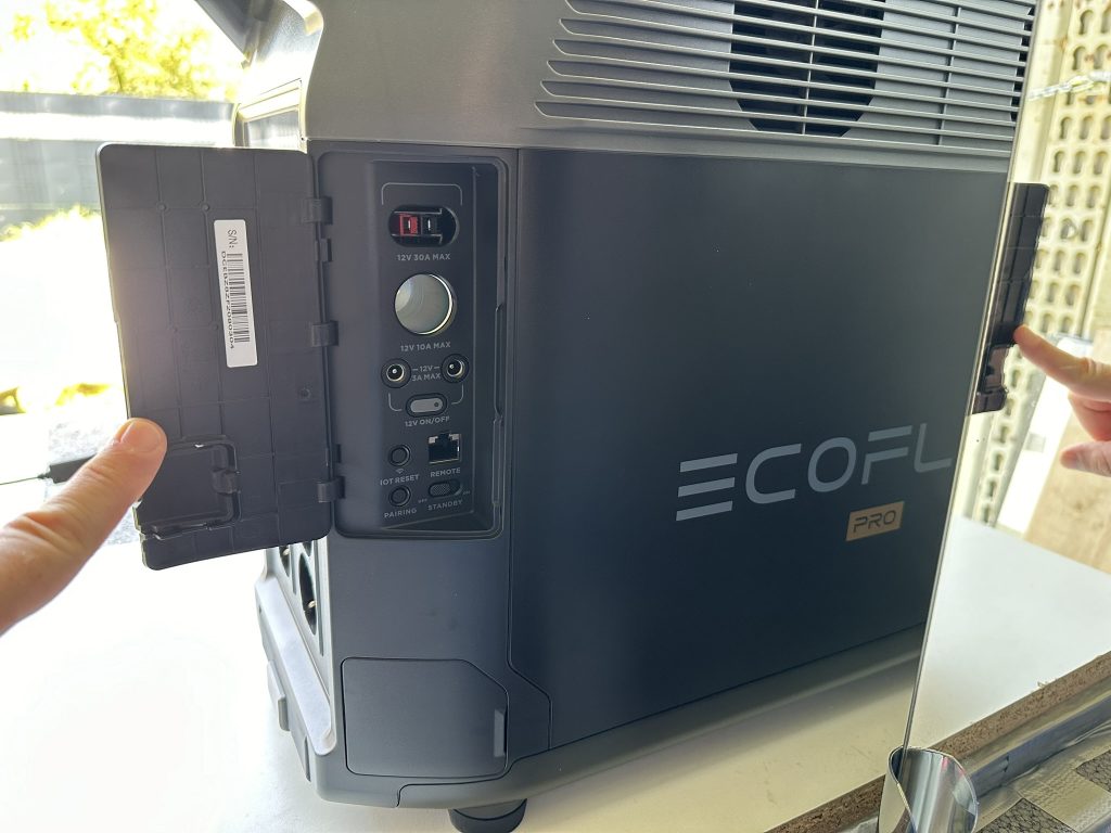 Seitliche Anschlüsse der EcoFlow DELTA Pro Powerstation
