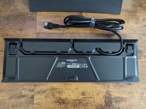 SteelSeries Apex Pro HyperMagnetic Gaming-Tastatur von unten