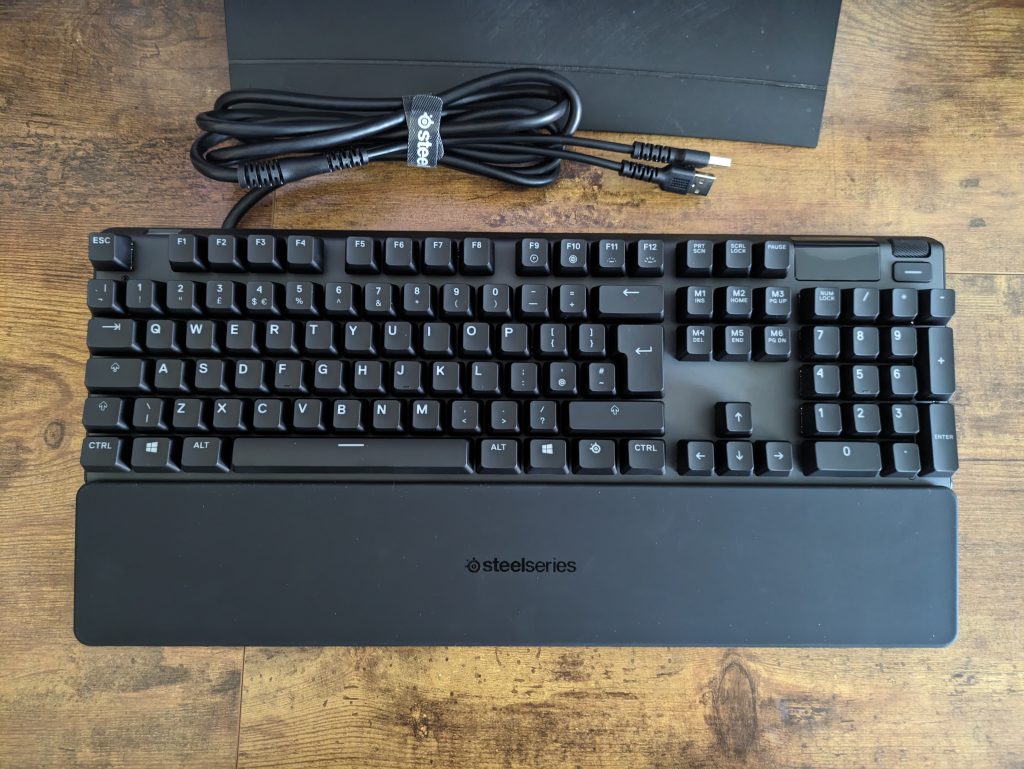SteelSeries Apex Pro HyperMagnetic Gaming-Tastatur von vorne