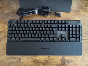 SteelSeries Apex Pro HyperMagnetic Gaming-Tastatur von vorne