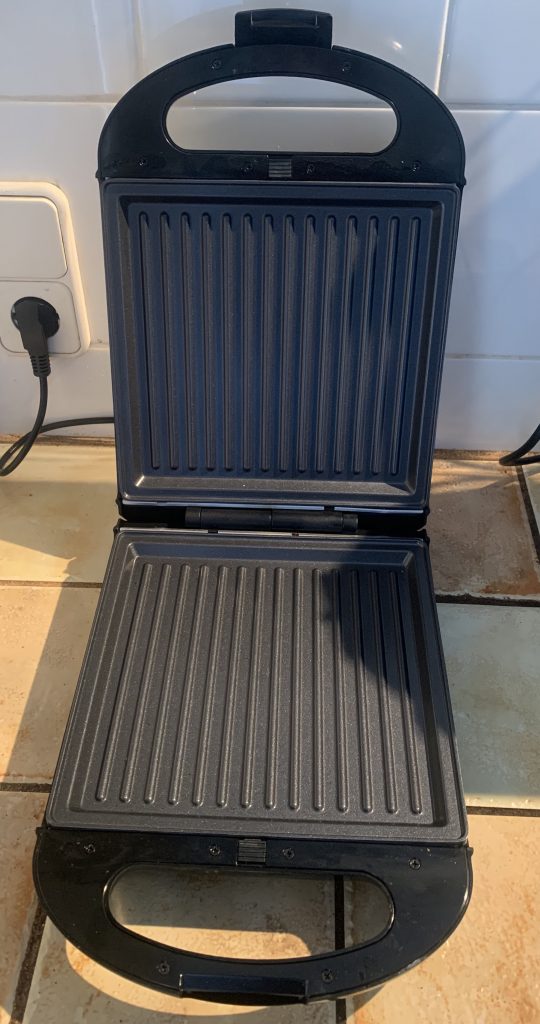 Steinborg SB2120 ist ein 3-in-1-Sandwichmaker mit Grillplatten