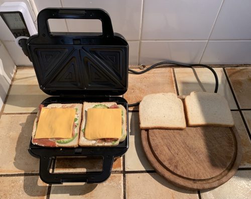 Tefal SW853D Snack Collection Sandwichmaker mit Sandwiches befüllt