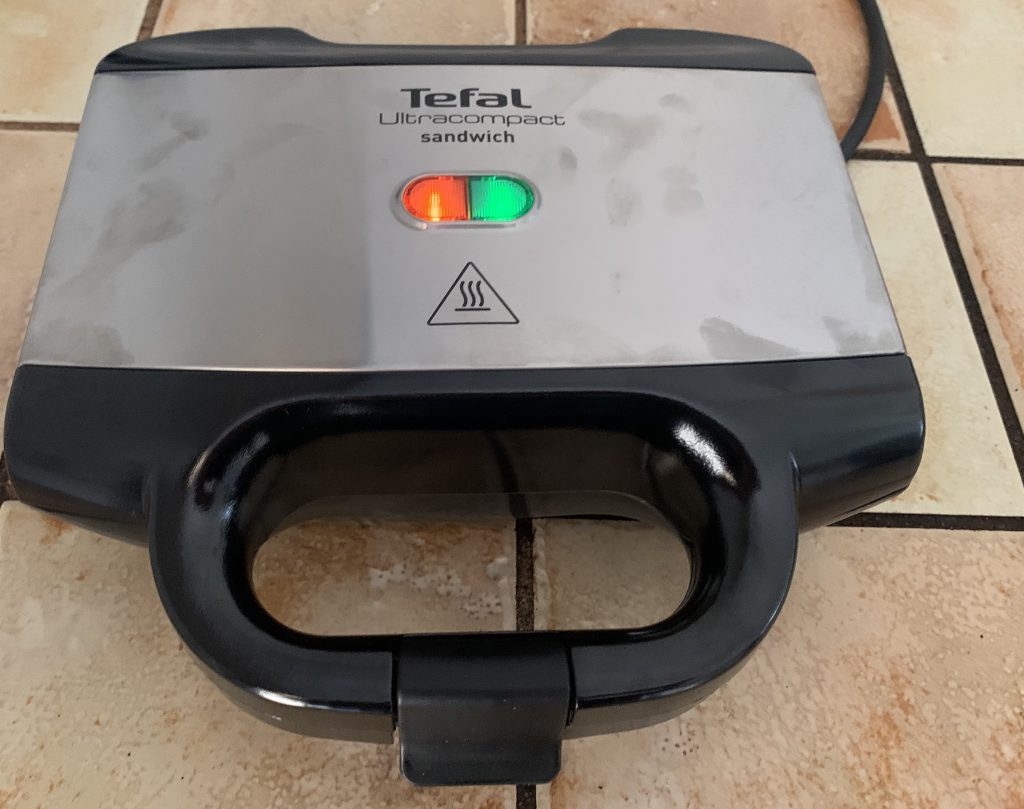 Tefal Ultracompact SM1552 Sandwichmaker beim Aufheizen