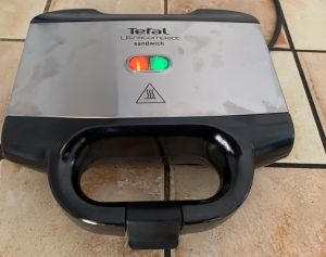 Tefal Ultracompact SM1552 Sandwichmaker beim Aufheizen