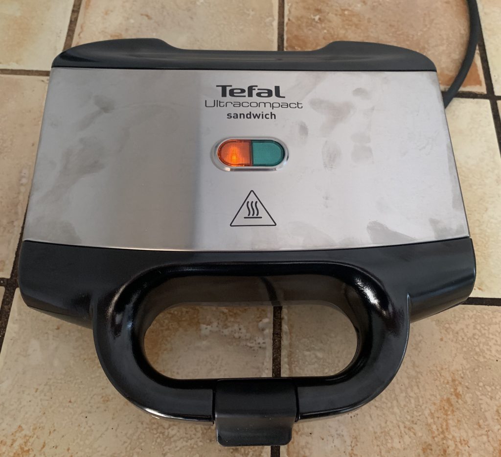 Tefal Ultracompact SM1552 Sandwichmaker nach beendeter Aufheizzeit