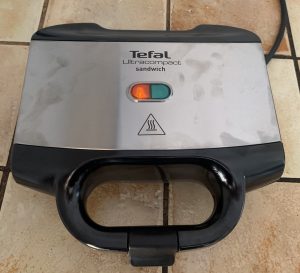 Tefal Ultracompact SM1552 Sandwichmaker nach beendeter Aufheizzeit