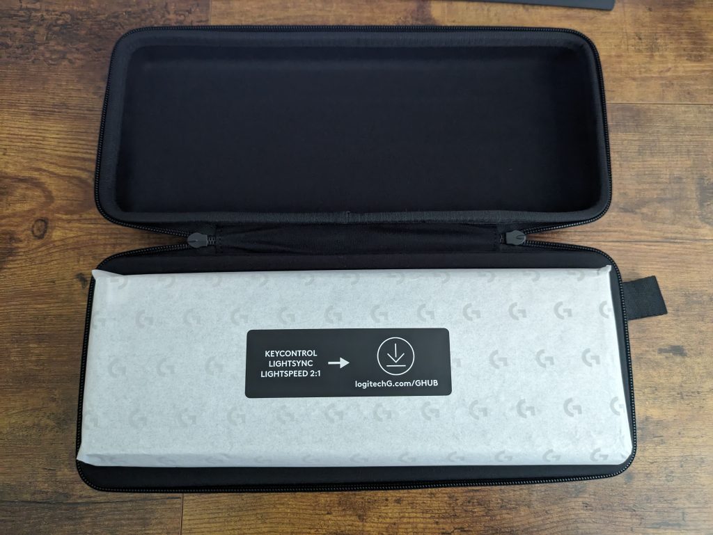 Tragetasche der Logitech G PRO X 60 LIGHTSPEED Gaming-Tastatur geöffnet