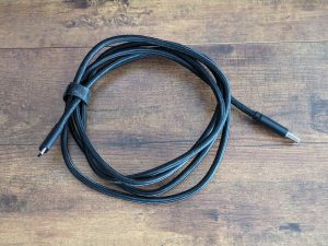 USB-Kabel der Mountain Everest Max Gaming-Tastatur