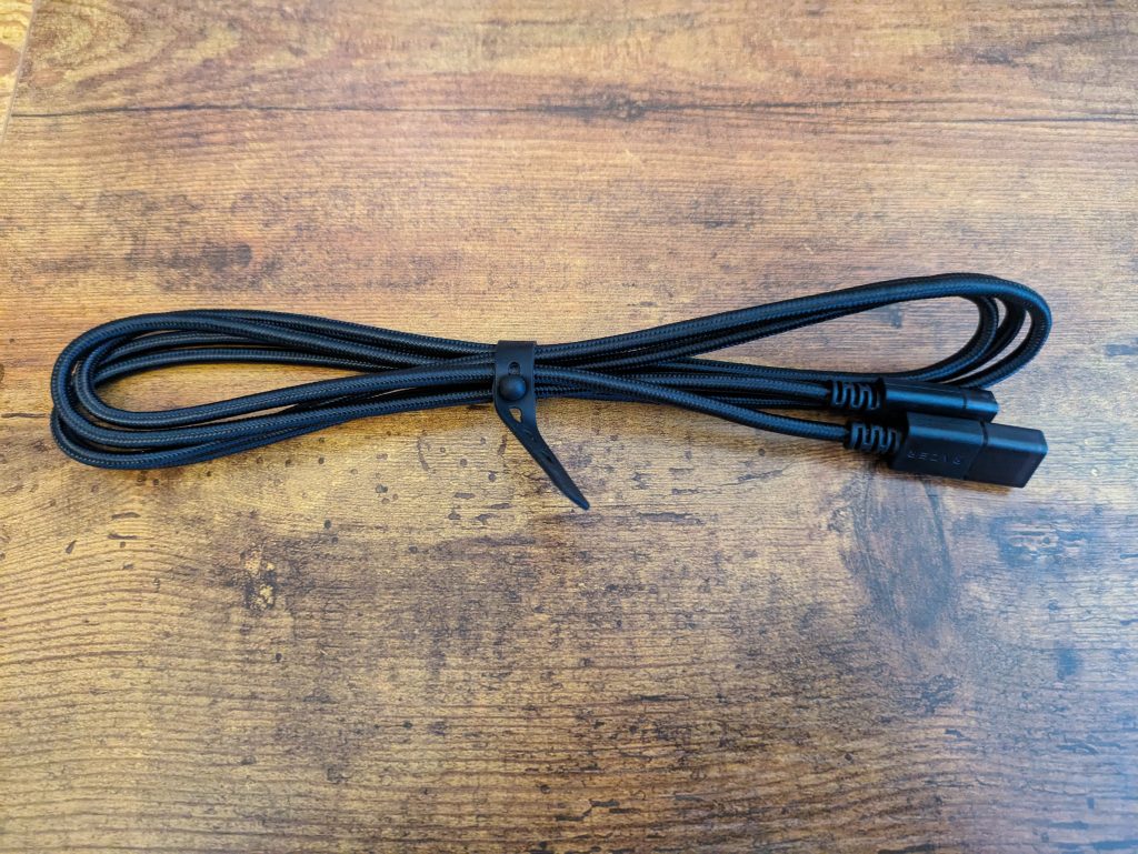 USB-Kabel der Razer Deathstalker V2 Pro Gaming-Tastatur